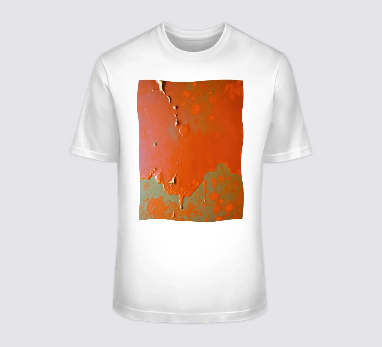 di vernice scrostata che rivela strati di colore su t-shirt da DesignDoodle