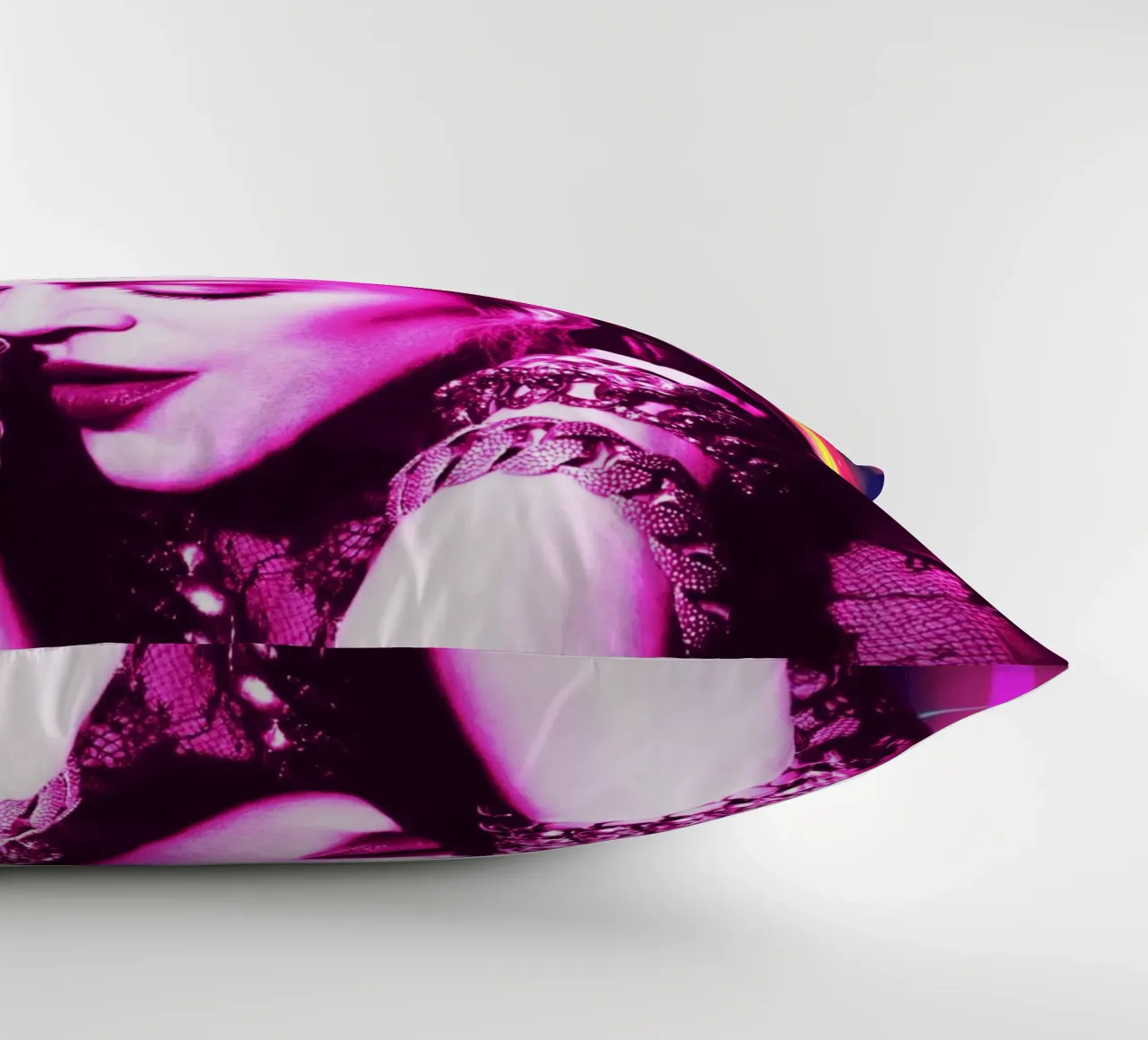 Madonna retro style cuscino da Lembayung art