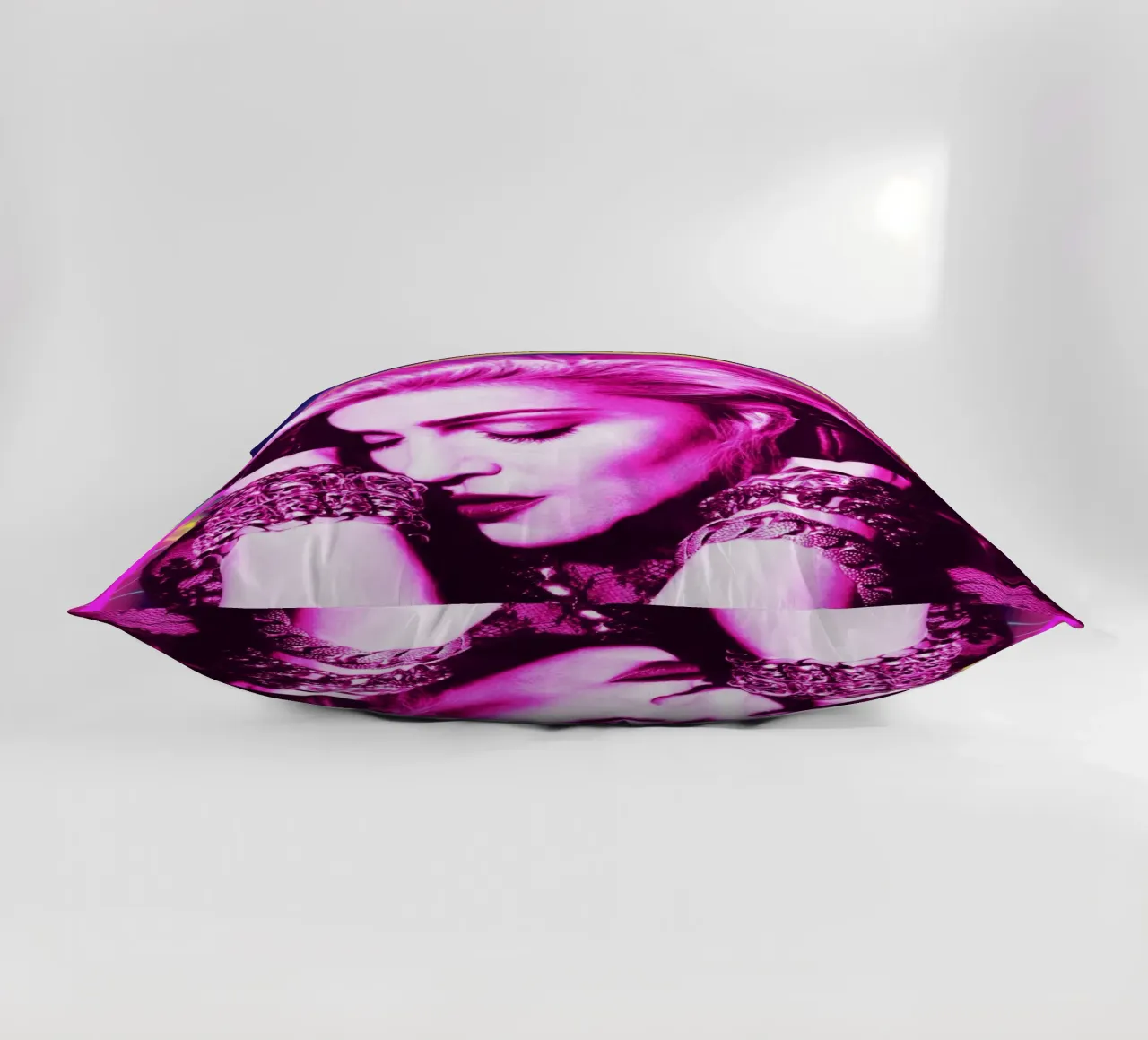 Madonna retro style cuscino da Lembayung art