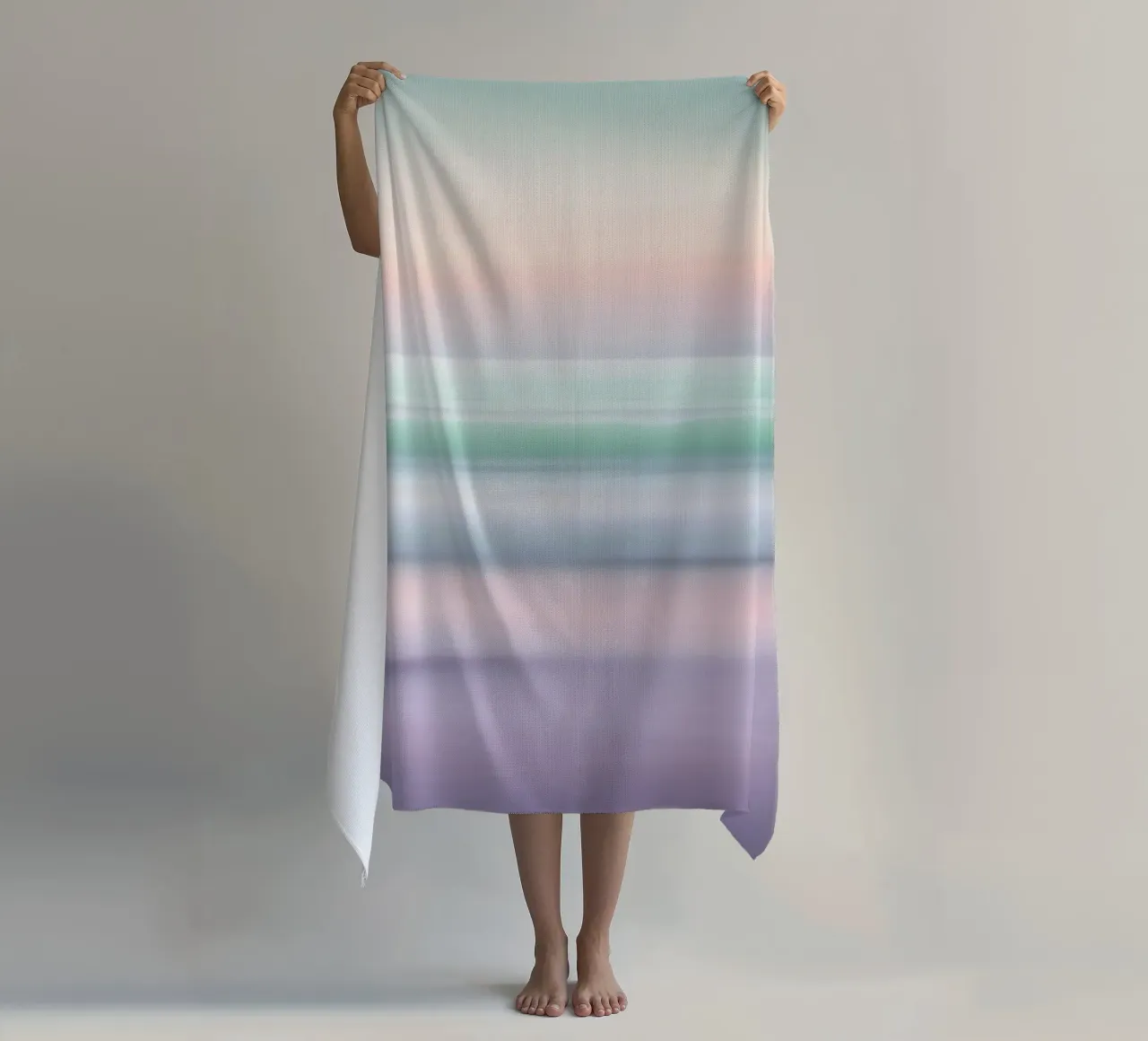 Pastel oceaangolven in bewegingsonscherpte strandhanddoek van PhotoVibe Decor