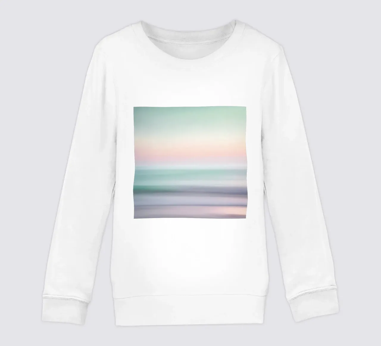 Pastellfarbenes Meer in sanfter Bewegungsunschärfe Kinder Sweatshirt von PhotoVibe Decor