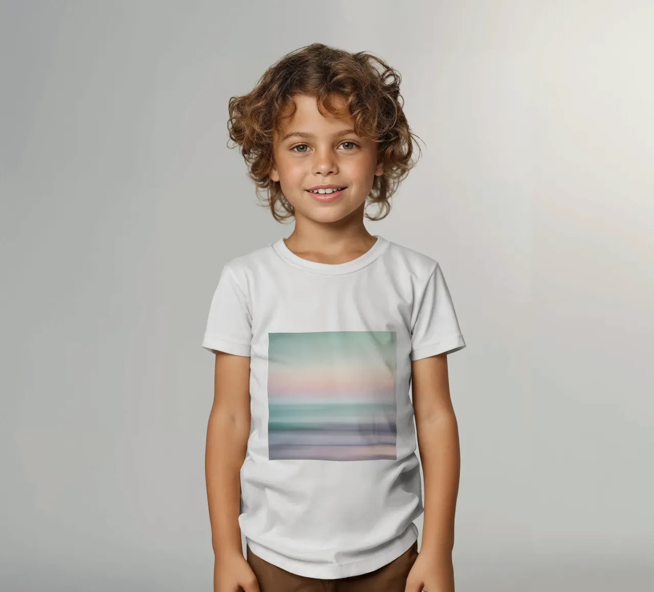 Mare pastello con sfocatura di movimento delicata t-shirt bambini da PhotoVibe Decor