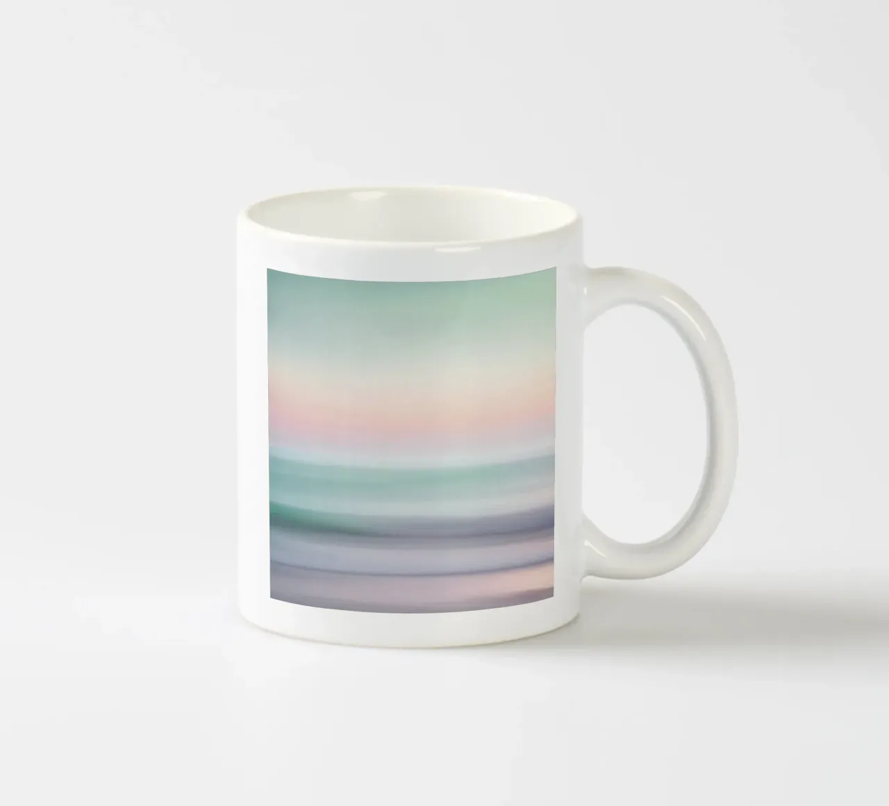 Pastelzee in zachte bewegingsonscherpte keramische mok van PhotoVibe Decor