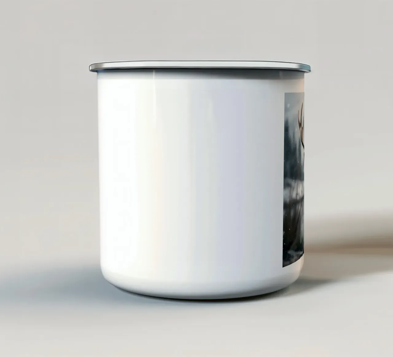 Cervo regale in una regione selvaggia e innevata tazza in smalto da PhotoVibe Decor