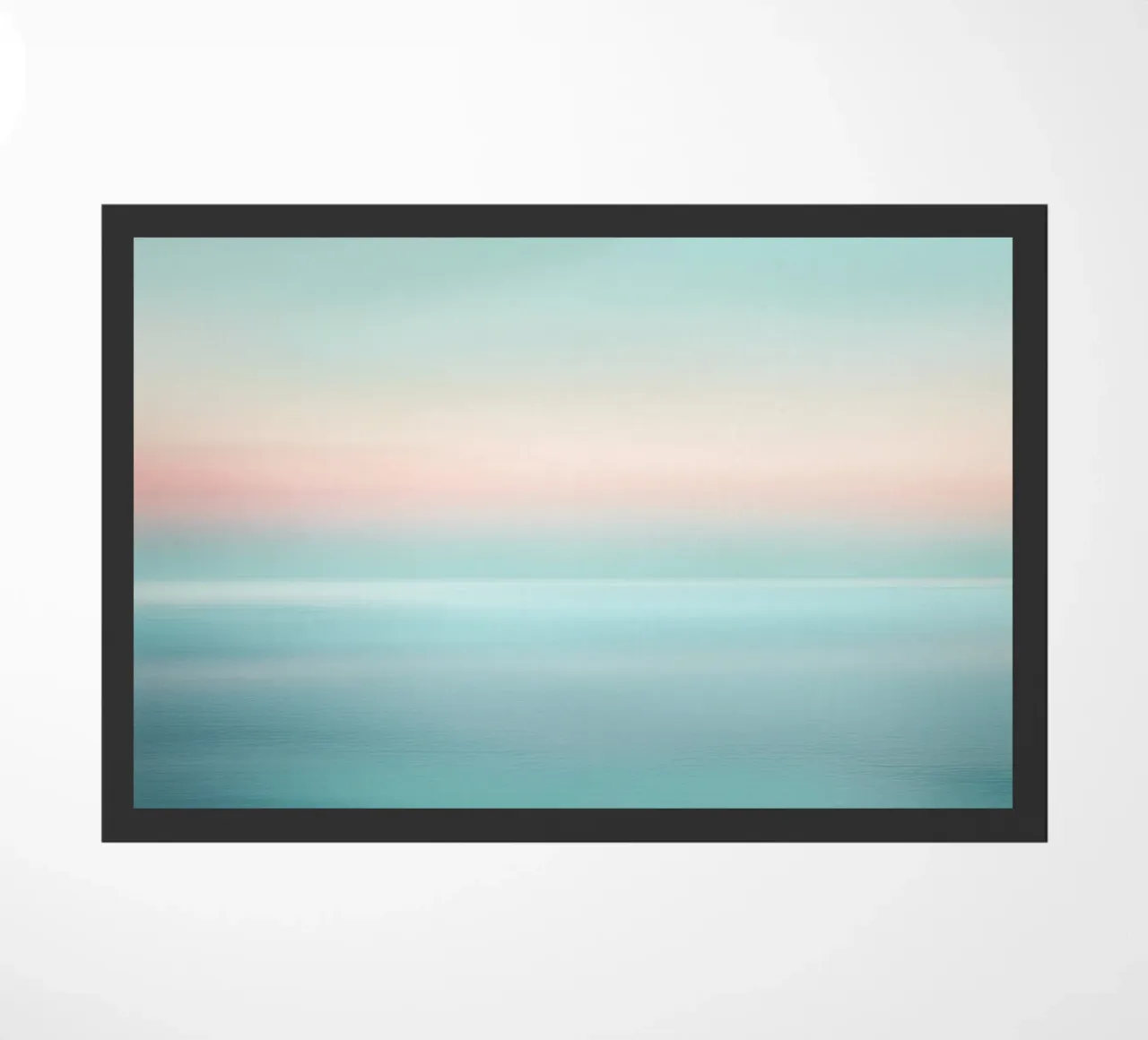 Orizzonte morbido su un mare calmo e turchese zerbino da PhotoVibe Decor