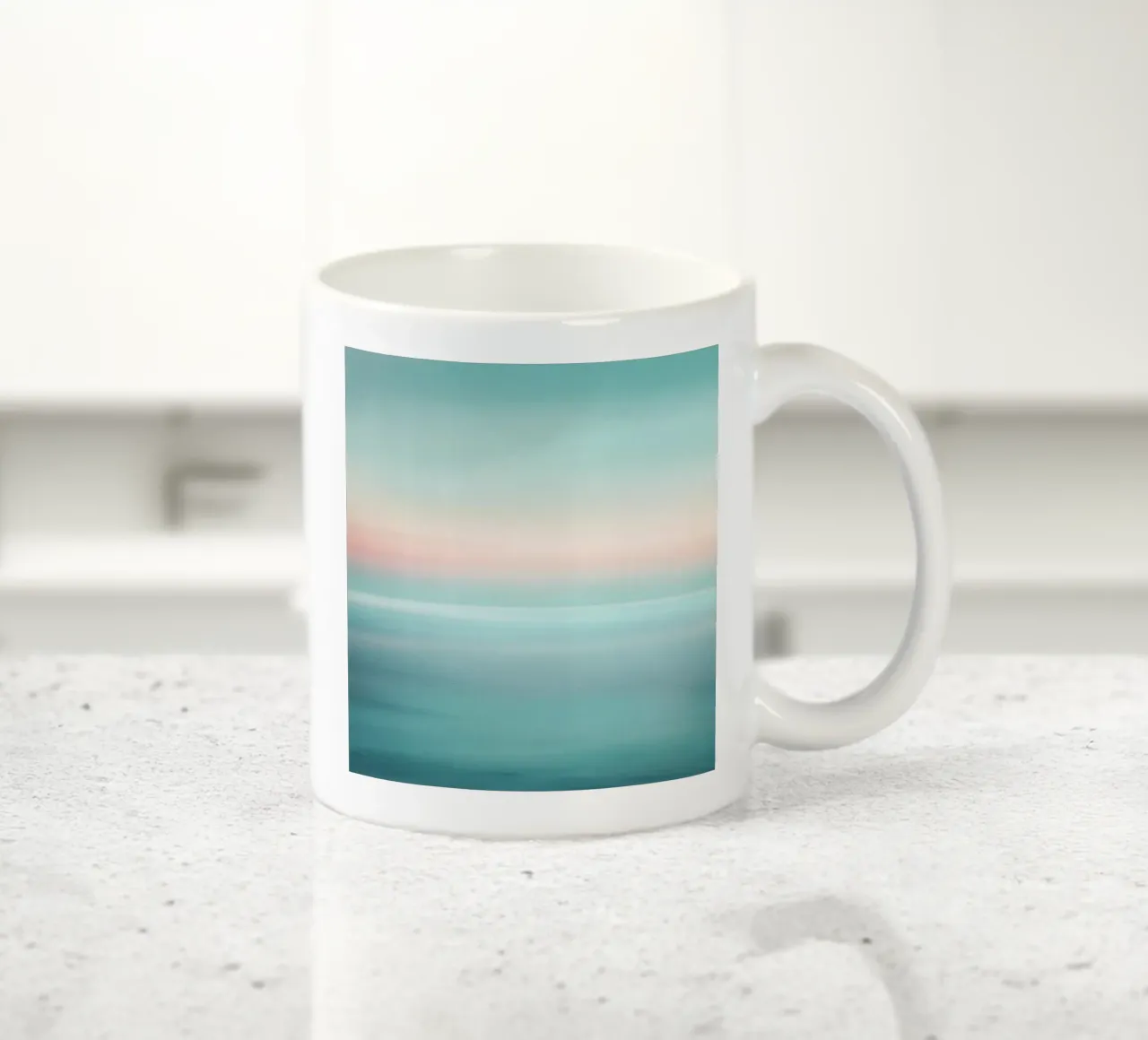 Orizzonte morbido su un mare calmo e turchese tazza in ceramica da PhotoVibe Decor