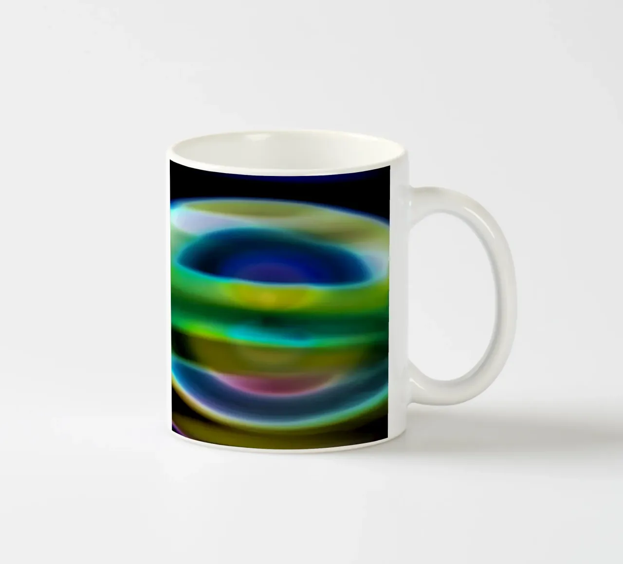 Illusione dallo spazio tazza in ceramica da Gürsel Yesil Digital Art