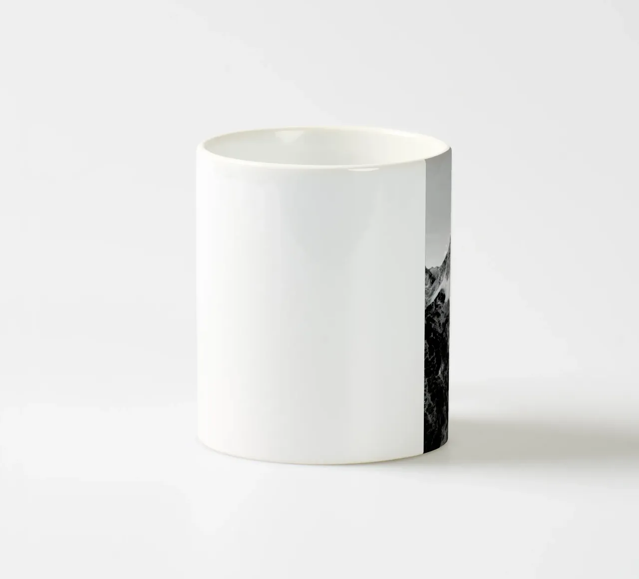 Mountain Top Bw - Edition 2 tazza in ceramica da Sebastian Hilgetag