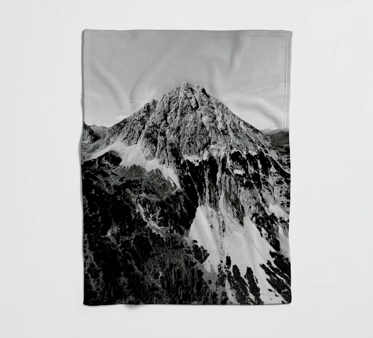 Mountain Top Bw - Edition 2 coperta in pile da Sebastian Hilgetag