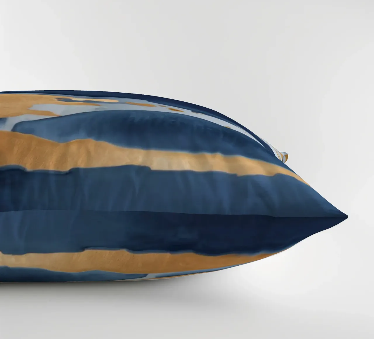 Serenità d'oro azzurro cuscino da Monarch Arc