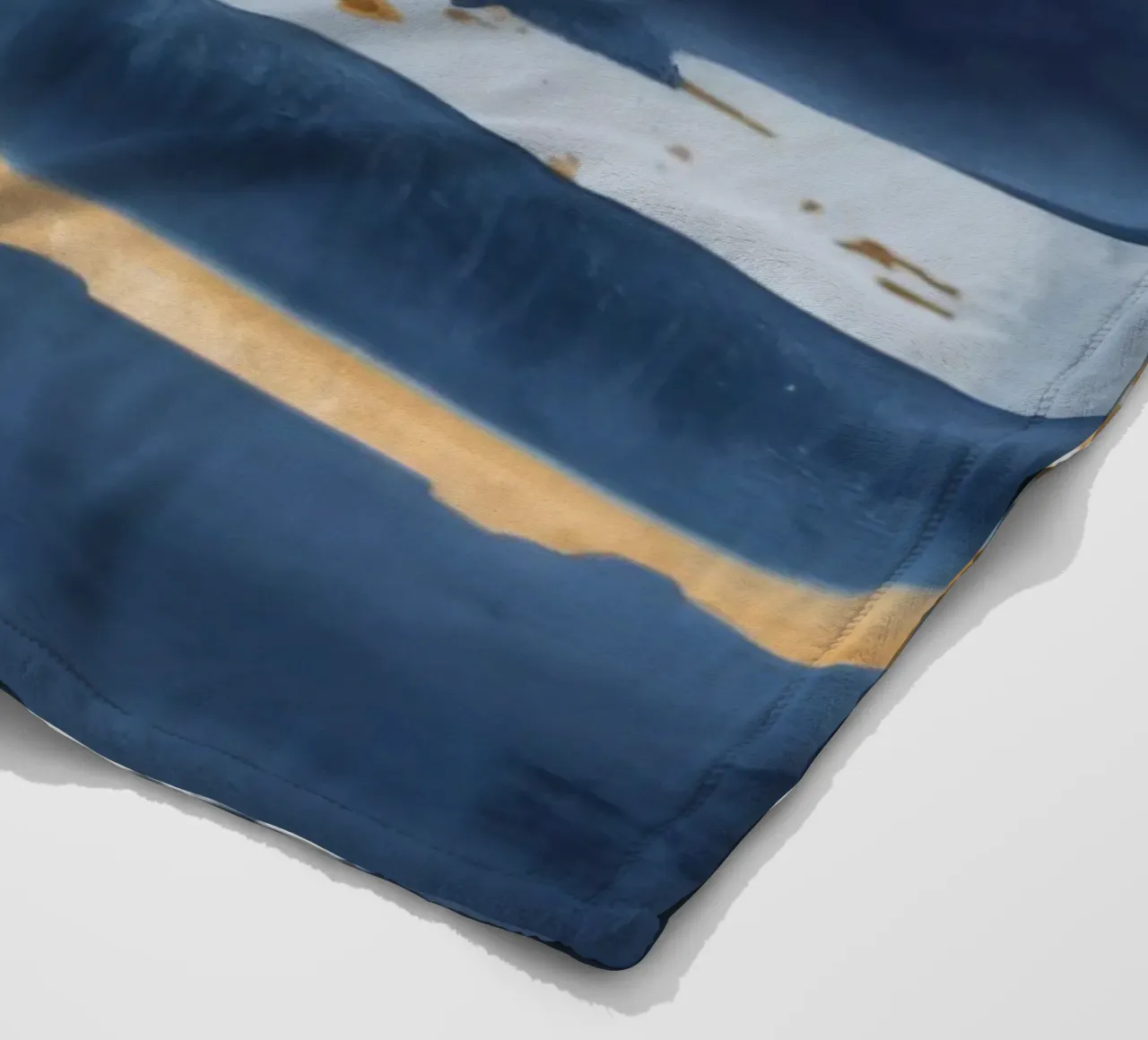 Serenità d'oro azzurro coperta in pile da Monarch Arc