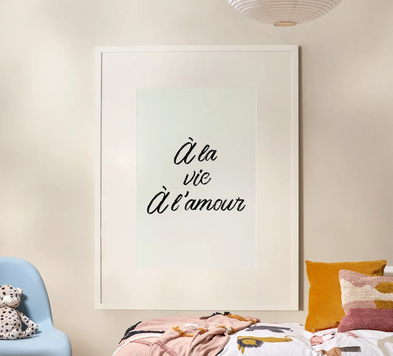 À la vie à l'amour poster con telaio in plastica da typed