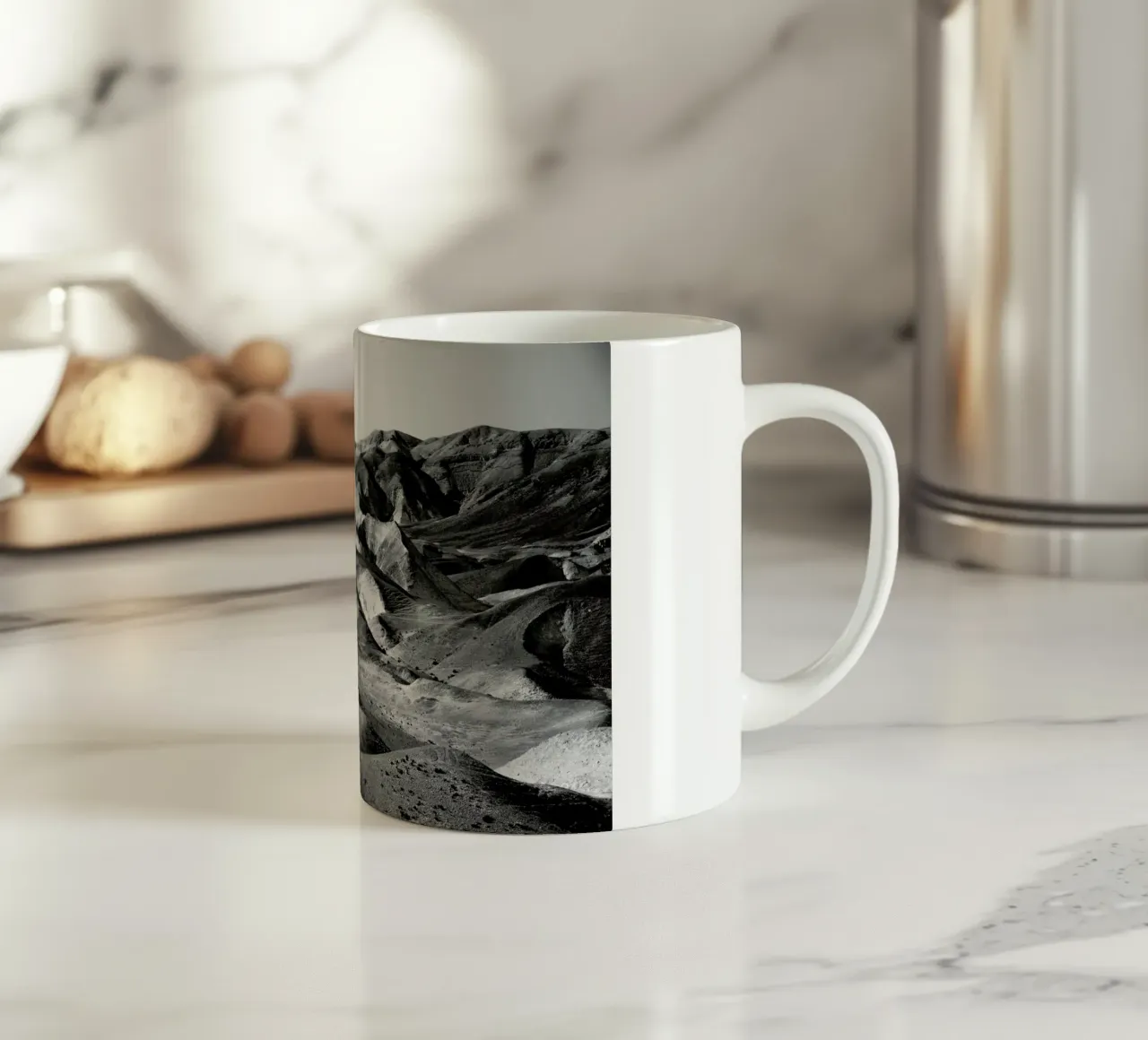 Mountains Of The Judean Desert 4 tazza in ceramica da Tal Paz-Fridman