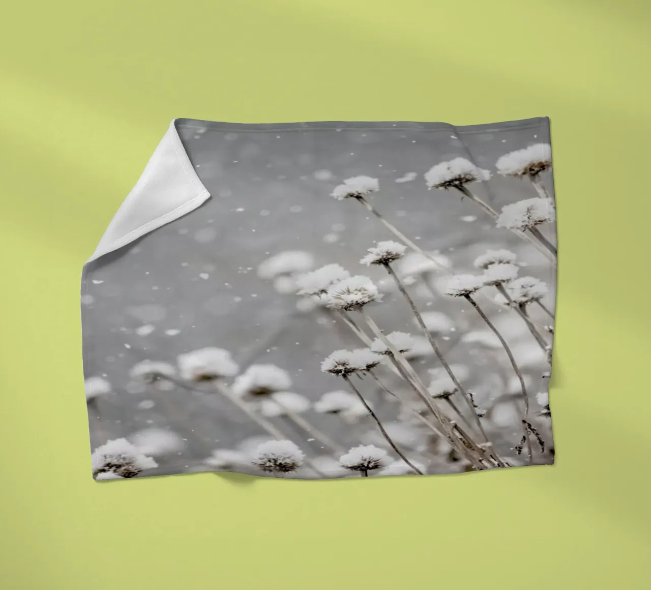 Watching Snow Settle @PixLifePhoto fleecedeken van EyeEm Mobile GmbH