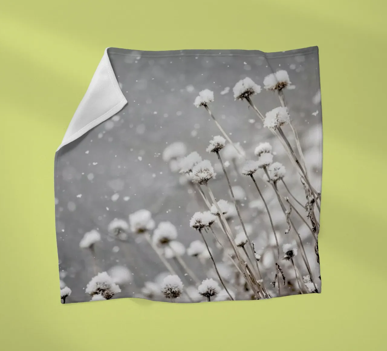 Watching Snow Settle @PixLifePhoto fleecedeken van EyeEm Mobile GmbH