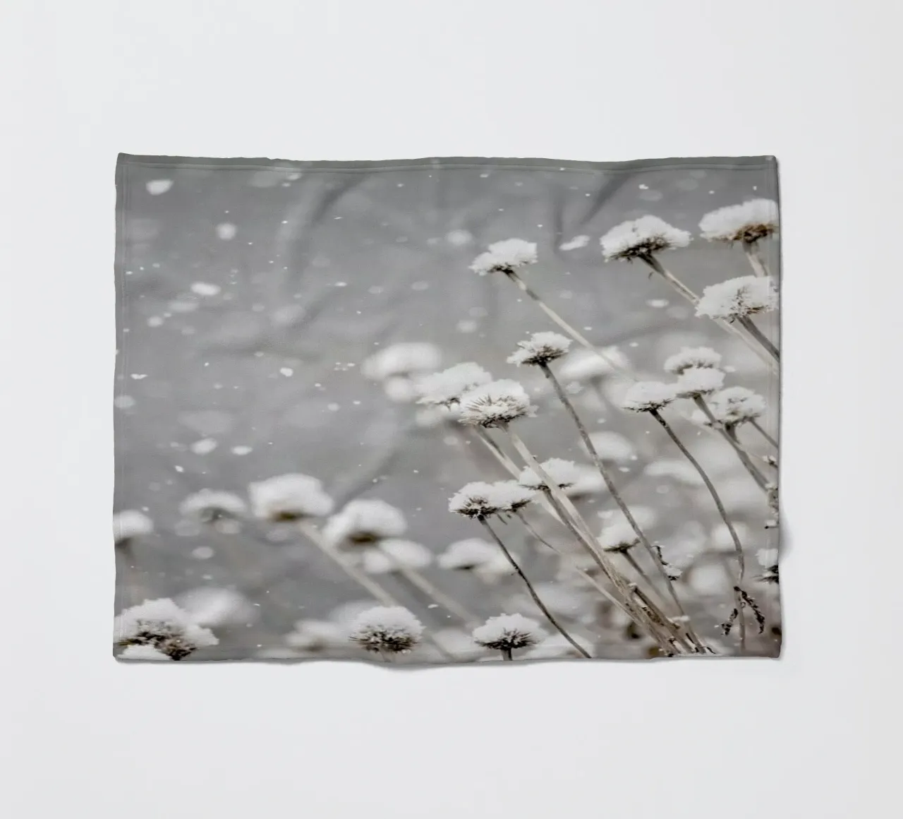 Watching Snow Settle @PixLifePhoto fleecedeken van EyeEm Mobile GmbH