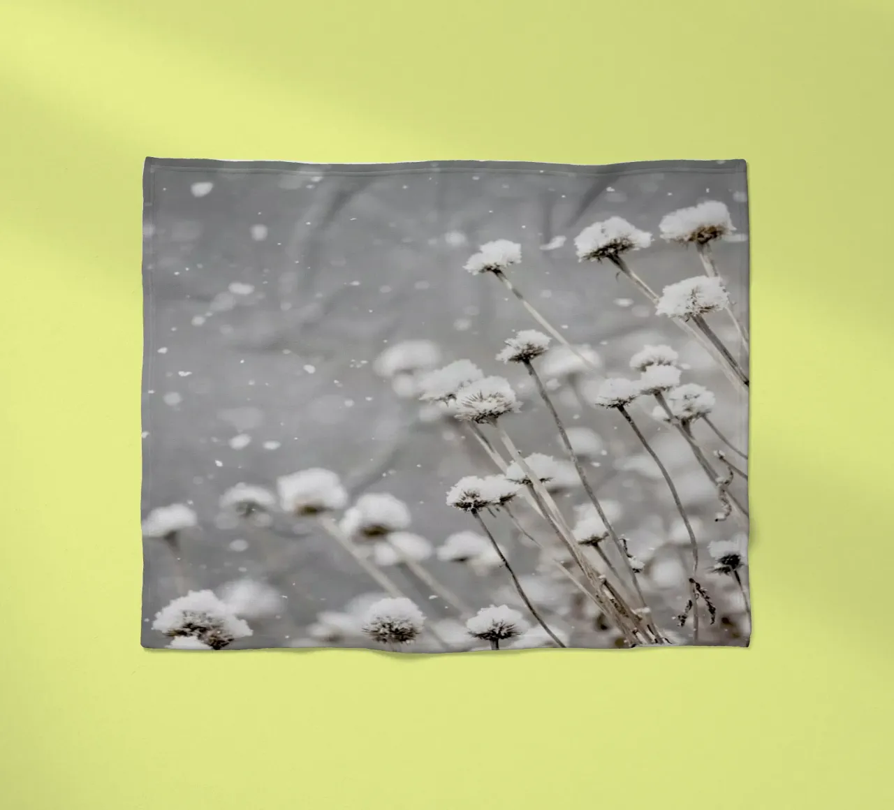 Watching Snow Settle @PixLifePhoto fleecedeken van EyeEm Mobile GmbH