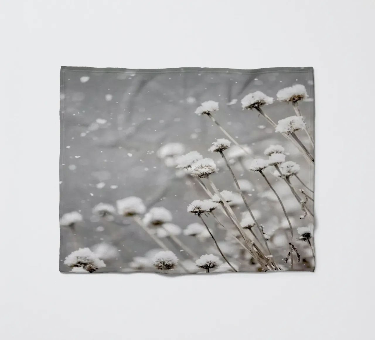 Watching Snow Settle @PixLifePhoto fleecedeken van EyeEm Mobile GmbH