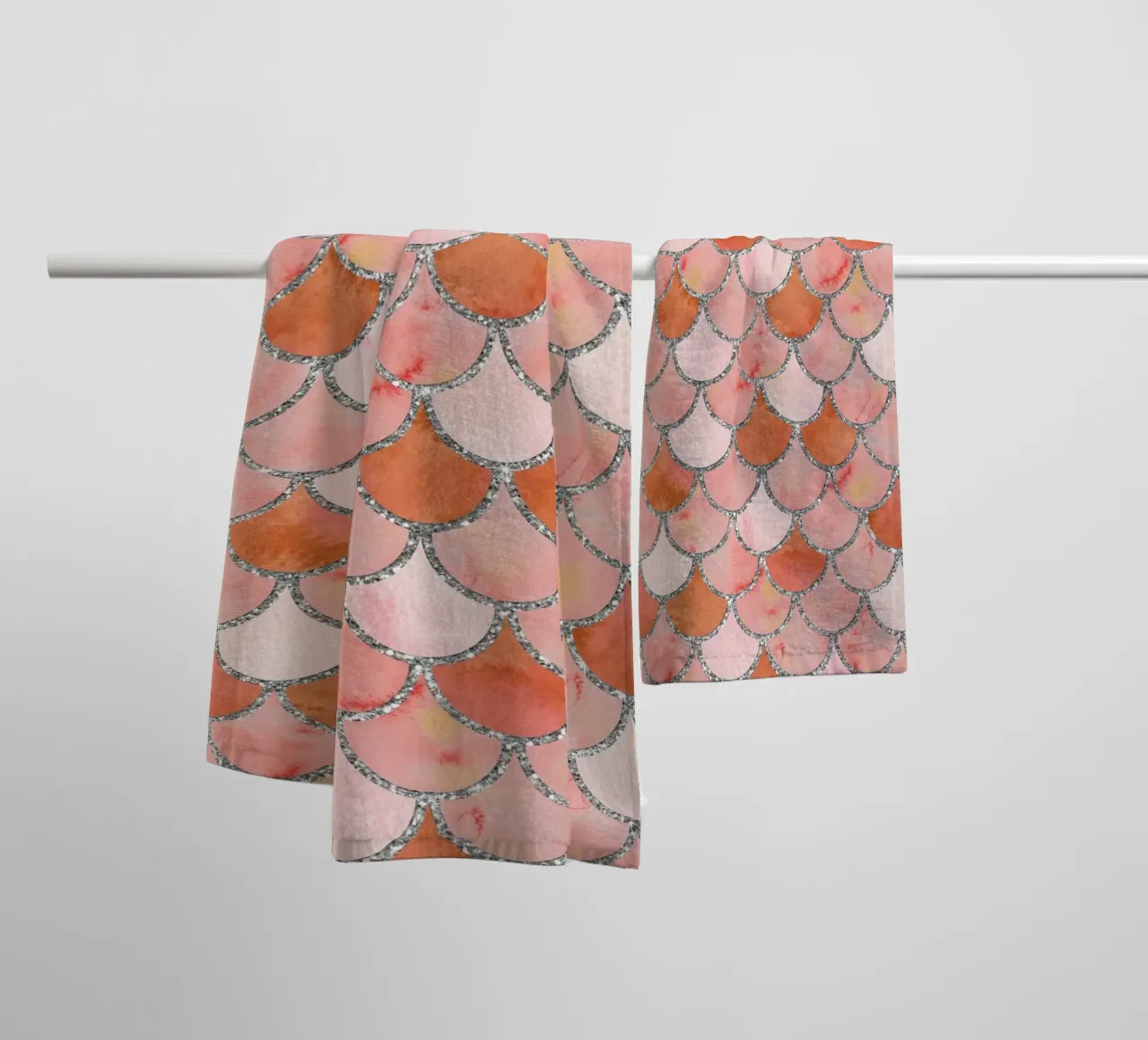Scaglie di sirena in corallo asciugamano da bagno da Happy Littles