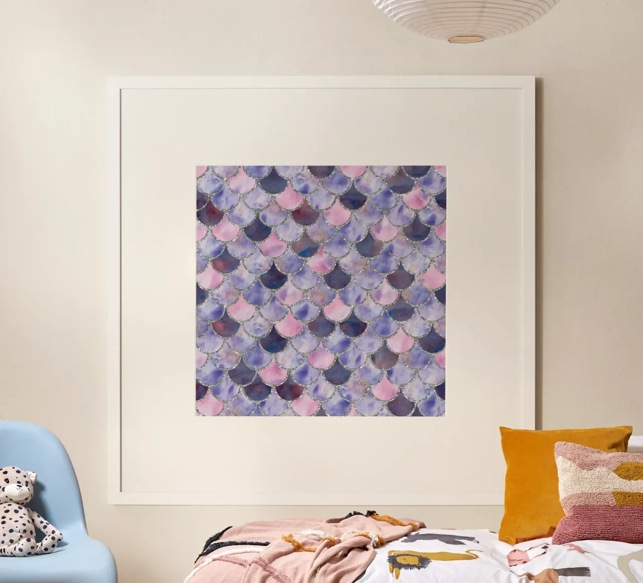 Scaglie di sirena in lavanda poster con telaio in alluminio da Happy Littles