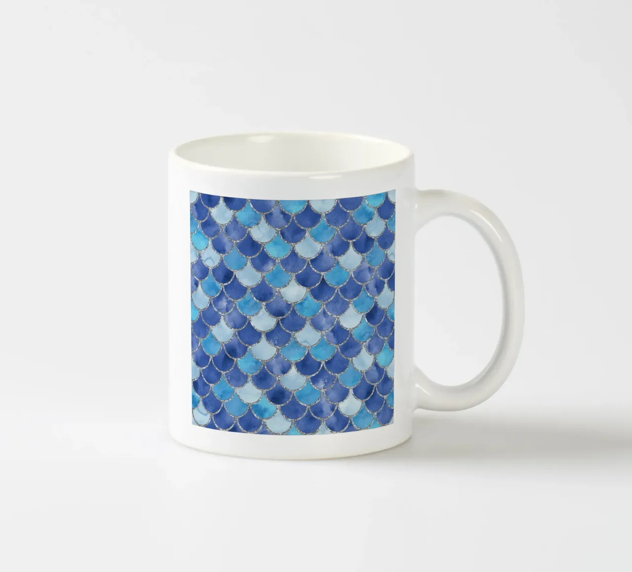 Scaglie di sirena in blu oceano tazza in ceramica da Happy Littles
