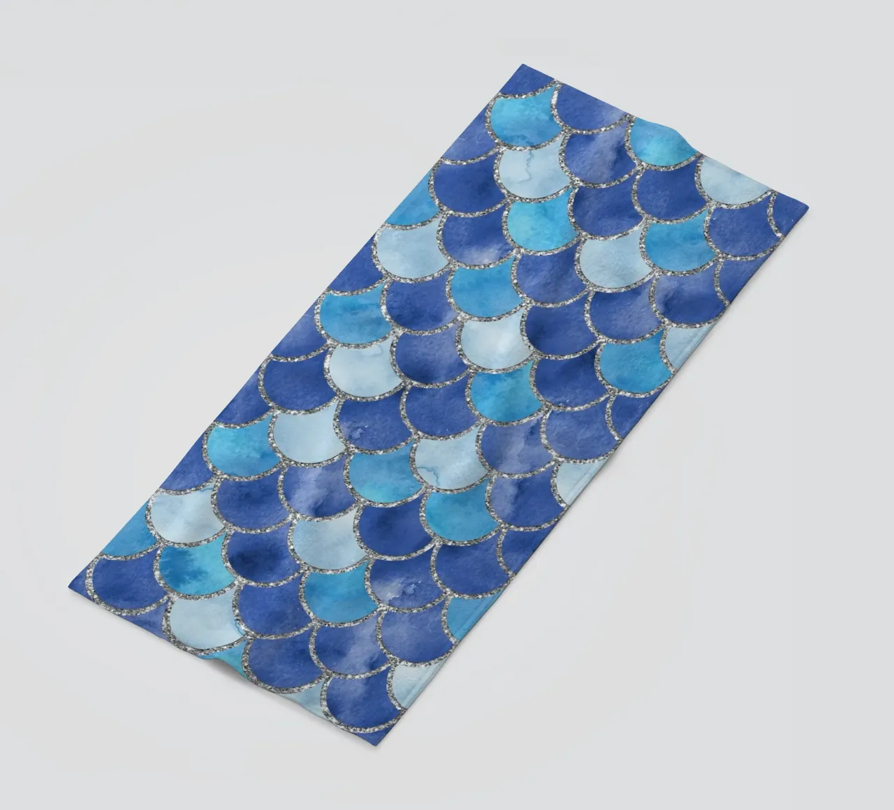 Scaglie di sirena in blu oceano telo mare da Happy Littles