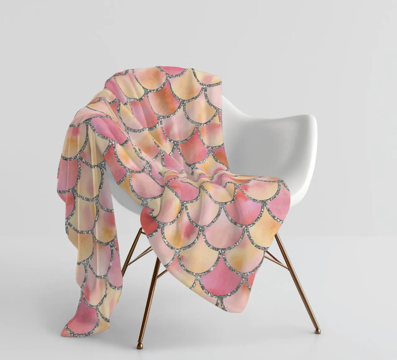 Scaglie di sirena in rosa confetto coperta in pile da Happy Littles