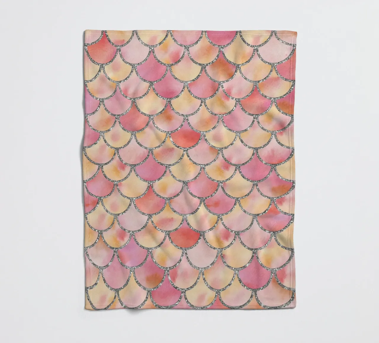 Scaglie di sirena in rosa confetto coperta in pile da Happy Littles