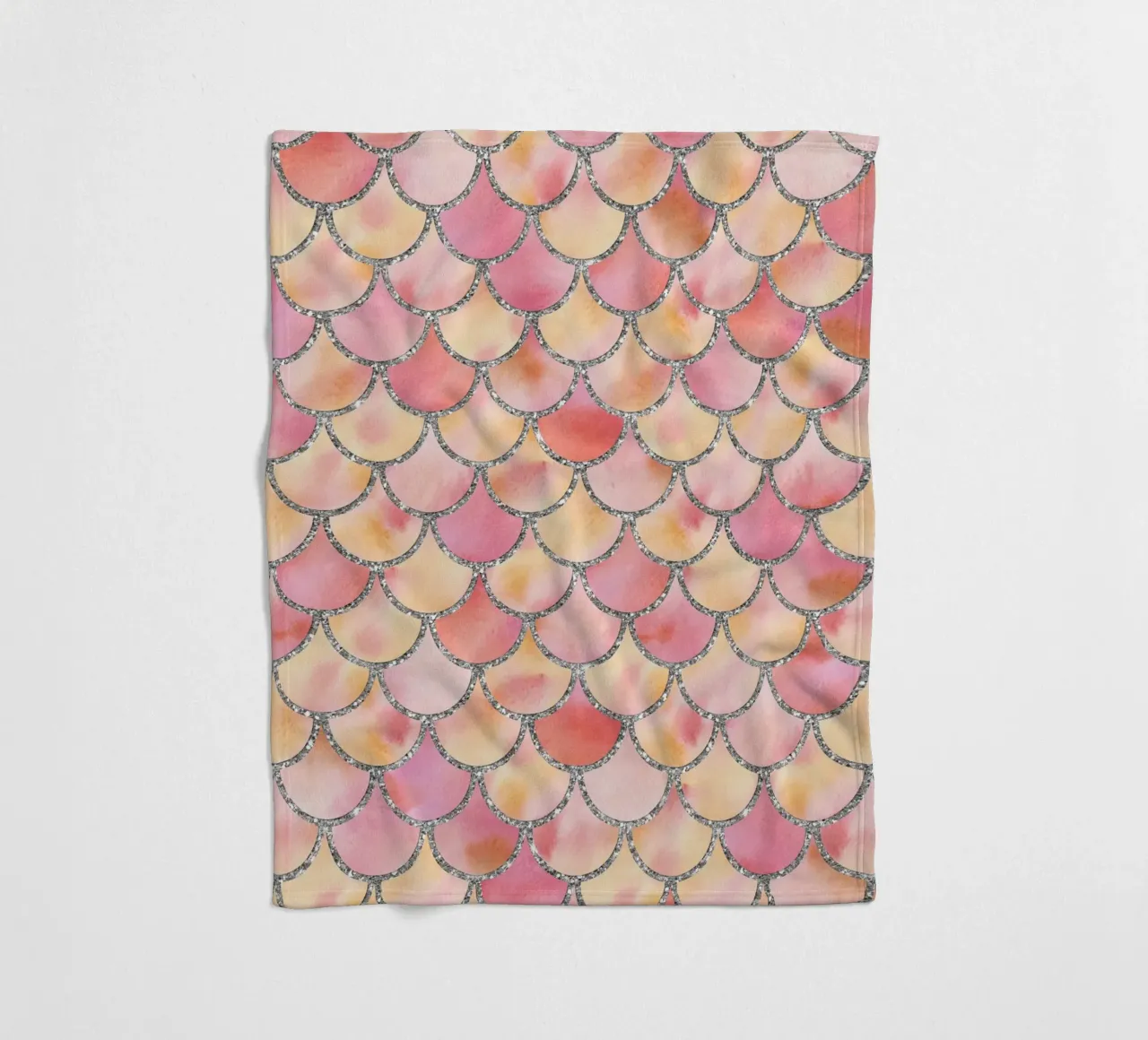 Scaglie di sirena in rosa confetto coperta in pile da Happy Littles