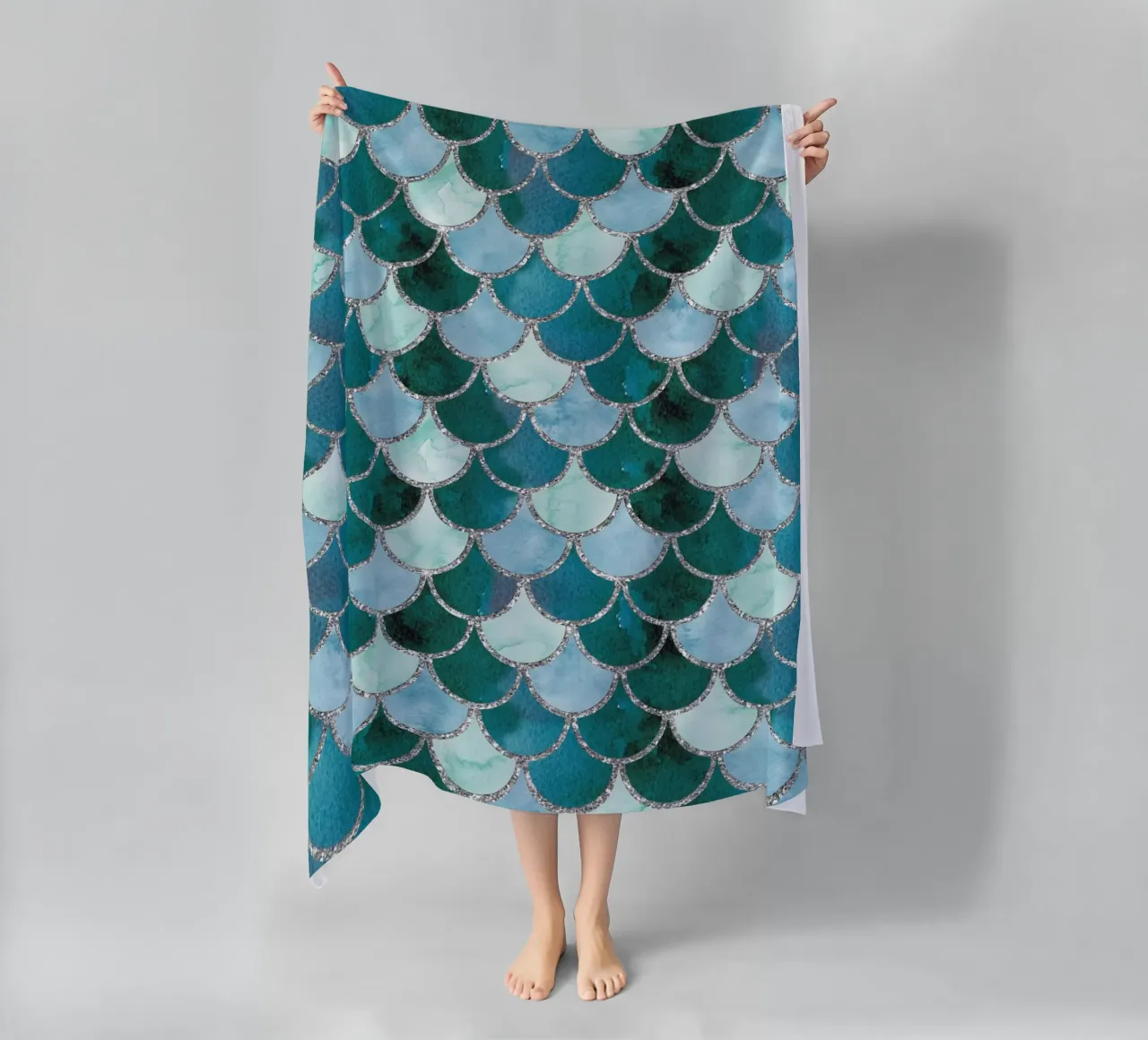 Scaglie di sirena in Soft Aqua telo mare da Happy Littles
