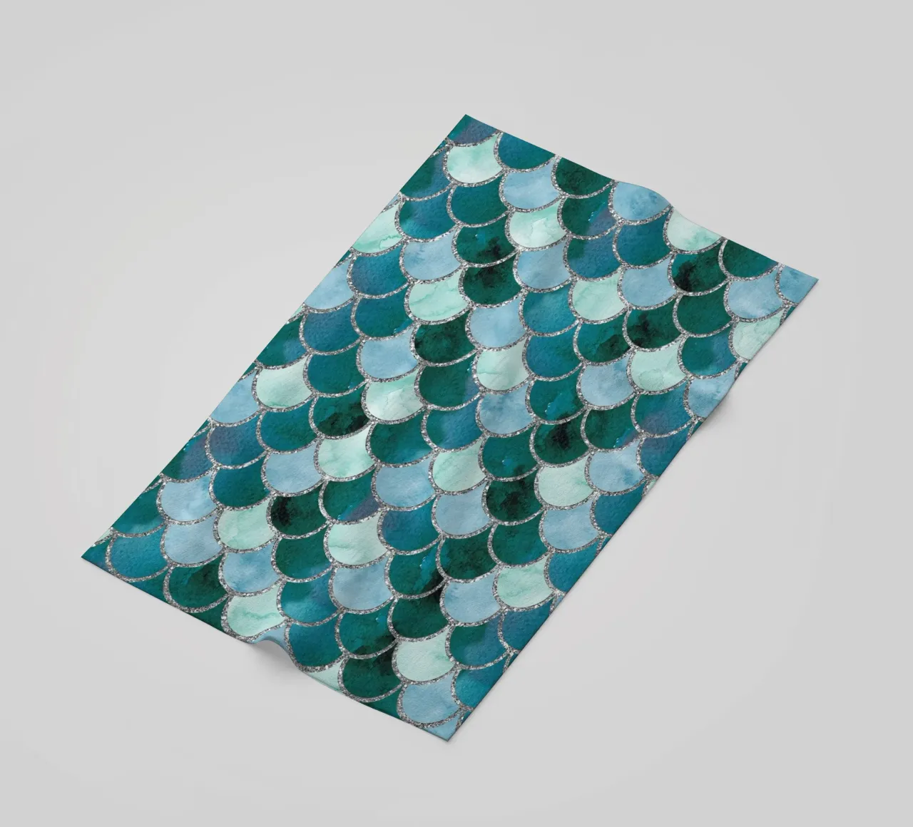 Scaglie di sirena in Soft Aqua telo mare da Happy Littles