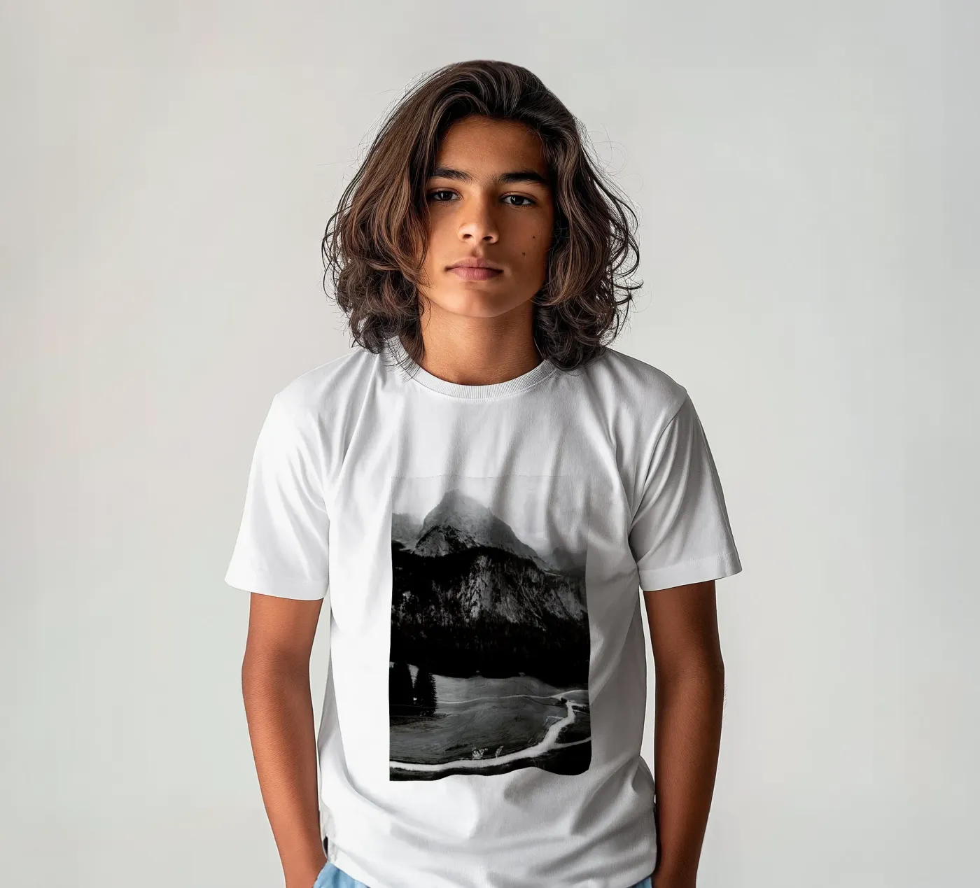 Clouds Hanging Low t-shirt bambini da Sebastian Hilgetag