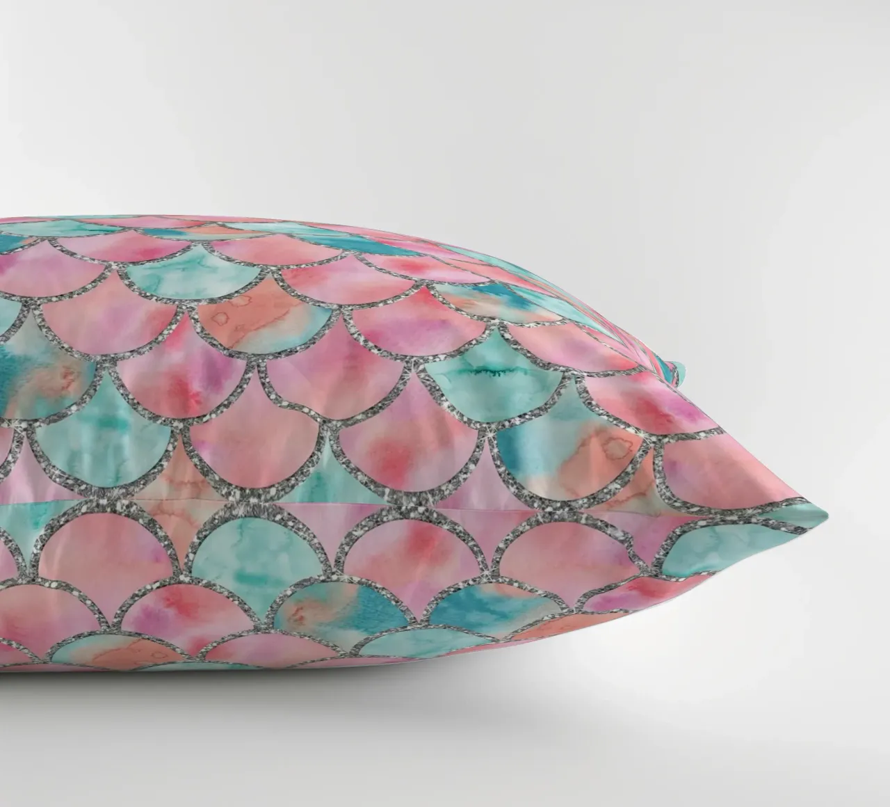 Scaglie di sirena in menta corallina cuscino da Happy Littles