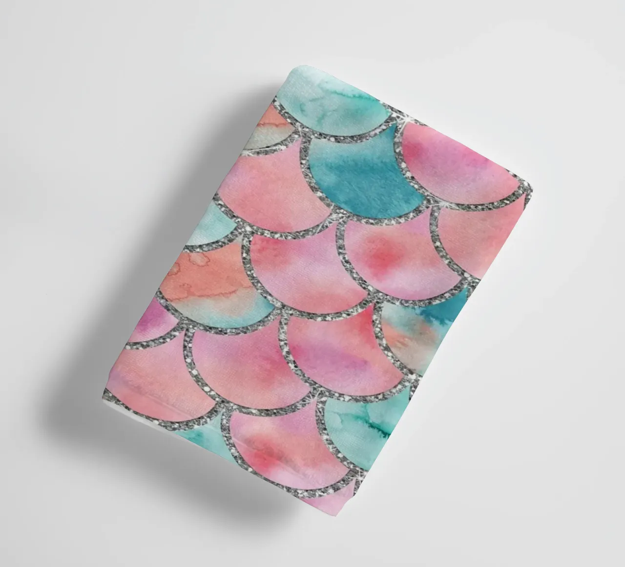 Scaglie di sirena in menta corallina asciugamano da bagno da Happy Littles
