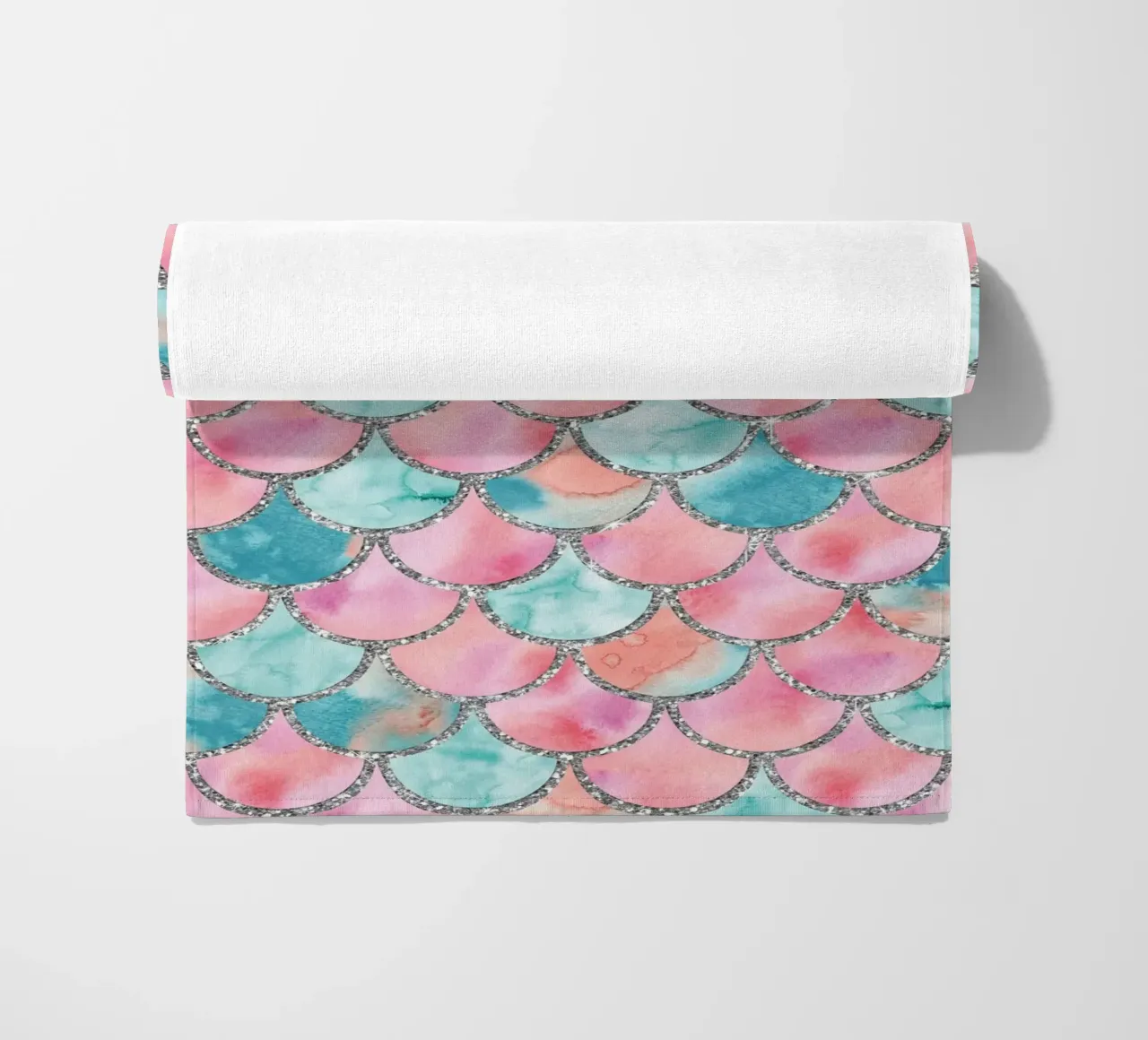 Scaglie di sirena in menta corallina telo mare da Happy Littles