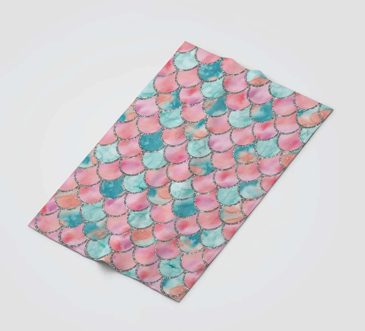 Scaglie di sirena in menta corallina coperta in pile da Happy Littles
