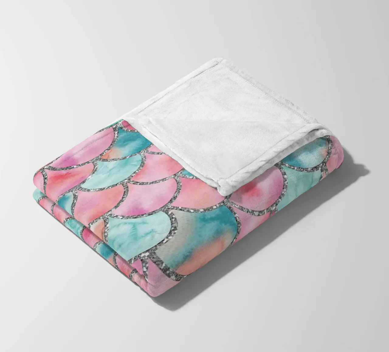 Scaglie di sirena in menta corallina coperta in pile da Happy Littles