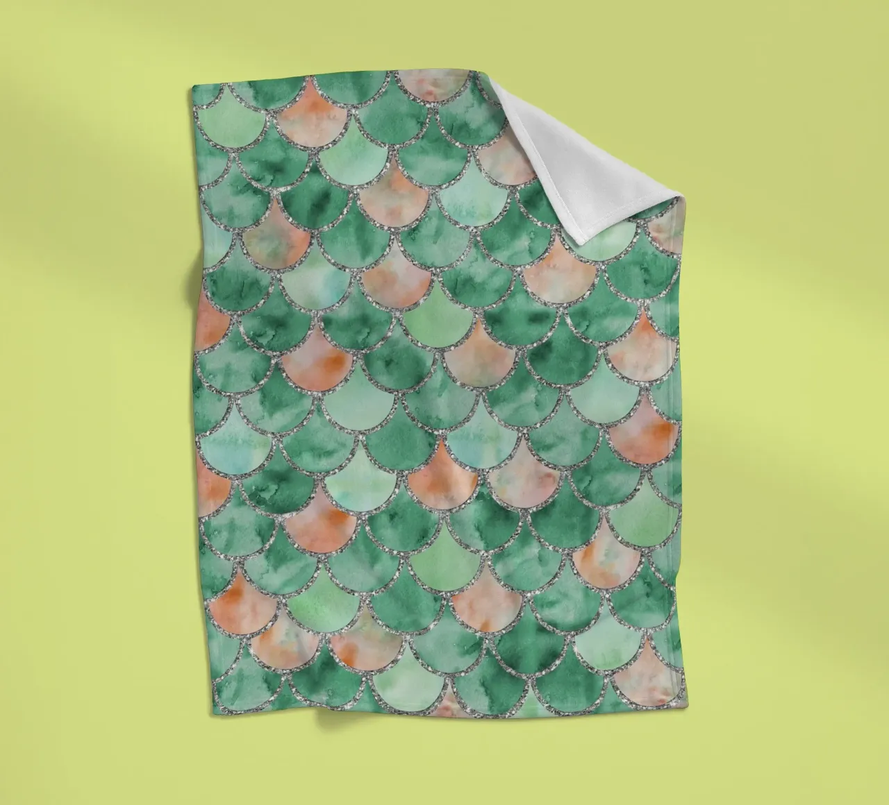 Scaglie di sirena in verde fresco coperta in pile da Happy Littles