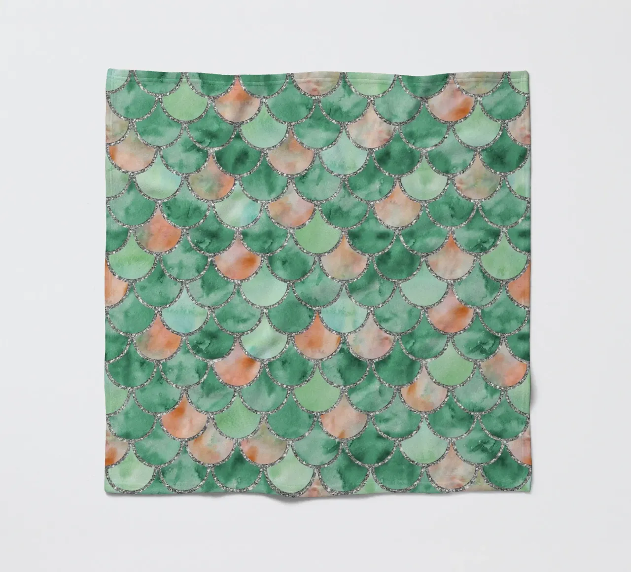 Scaglie di sirena in verde fresco coperta in pile da Happy Littles