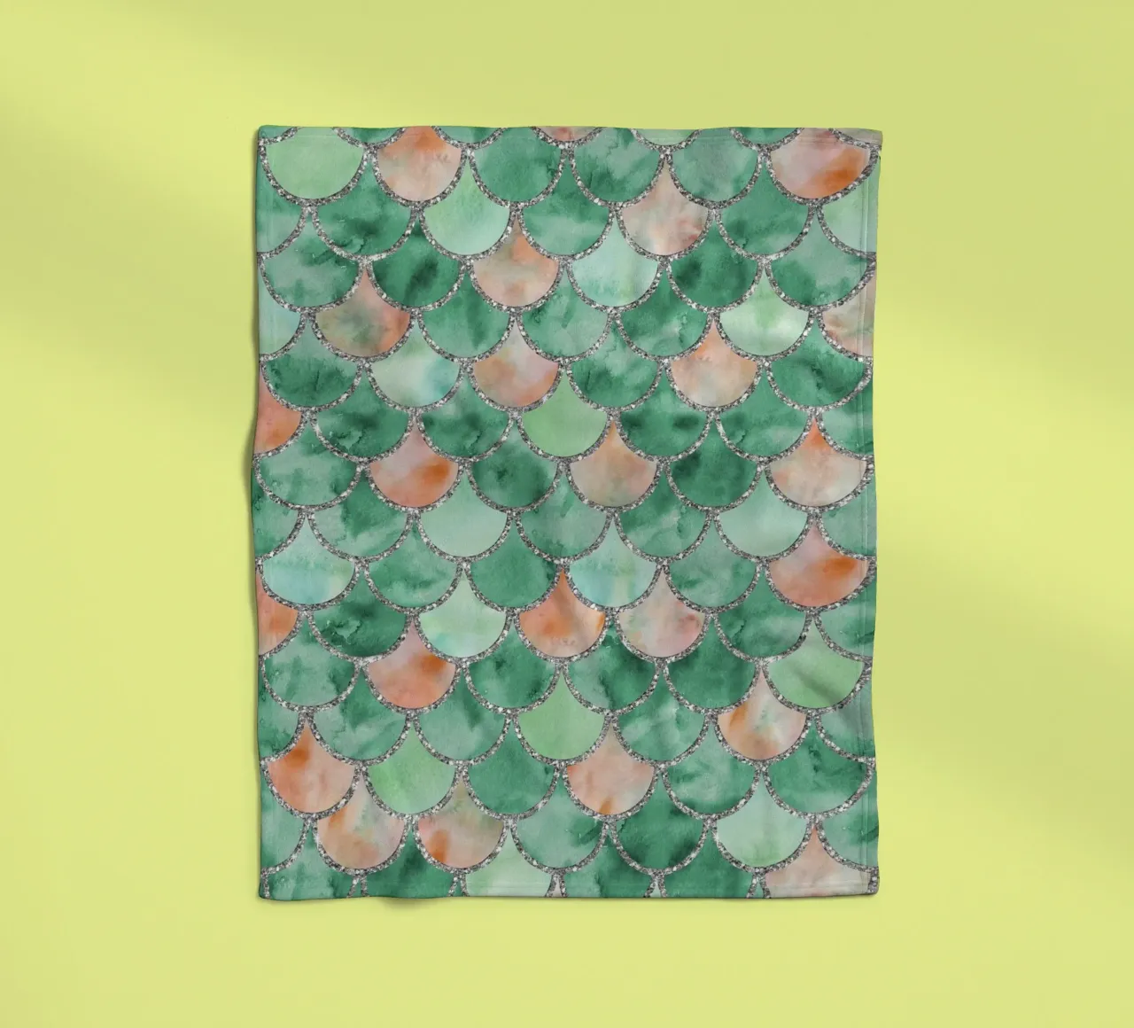 Scaglie di sirena in verde fresco coperta in pile da Happy Littles