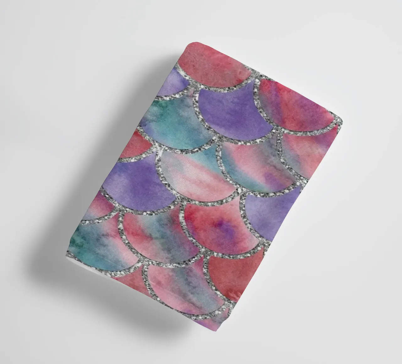 Scaglie di sirena in viola bordeaux asciugamano da bagno da Happy Littles