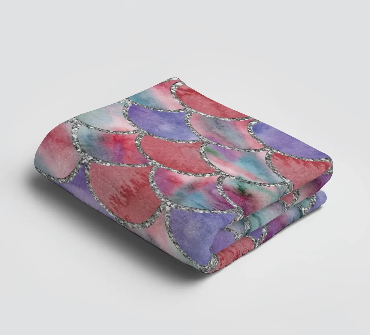Scaglie di sirena in viola bordeaux asciugamano da bagno da Happy Littles