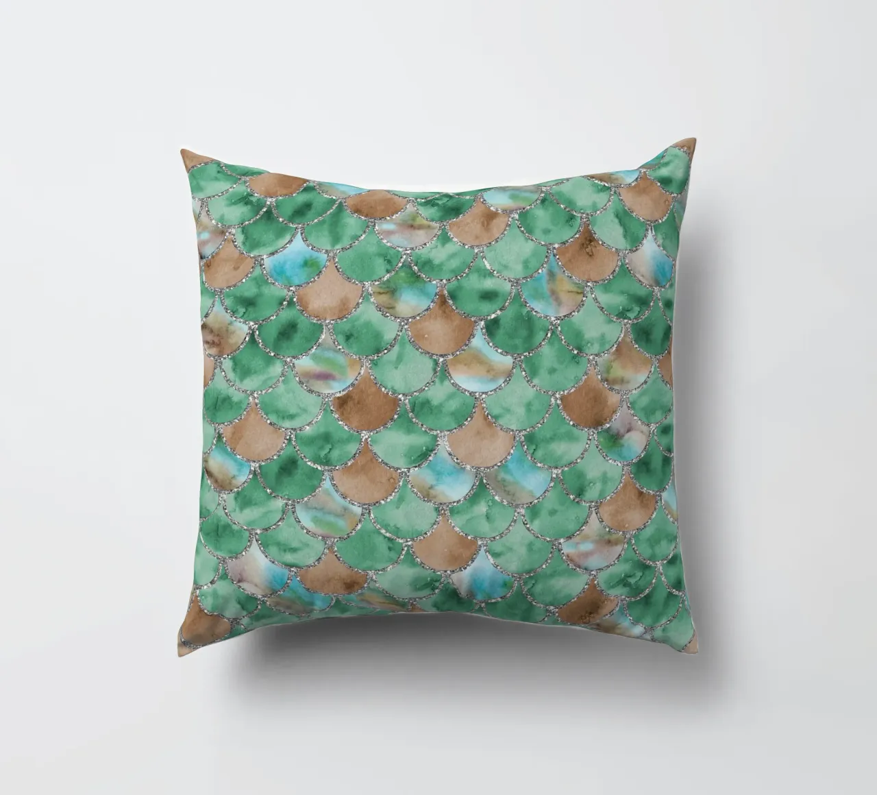 Scaglie di sirena in giada color terra cuscino da Happy Littles