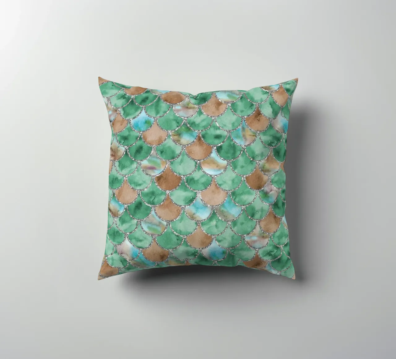Scaglie di sirena in giada color terra cuscino da Happy Littles