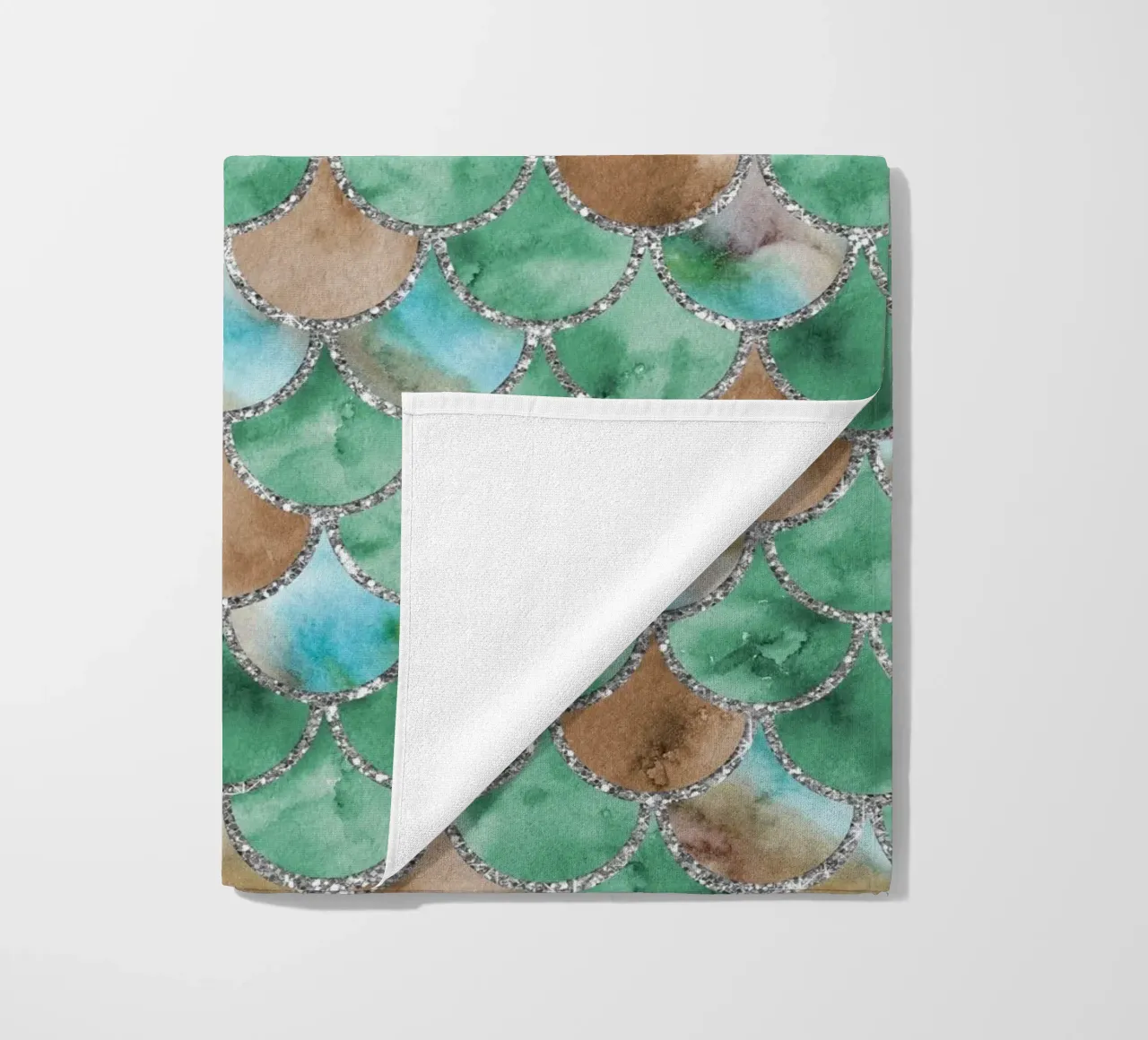 Scaglie di sirena in giada color terra telo mare da Happy Littles