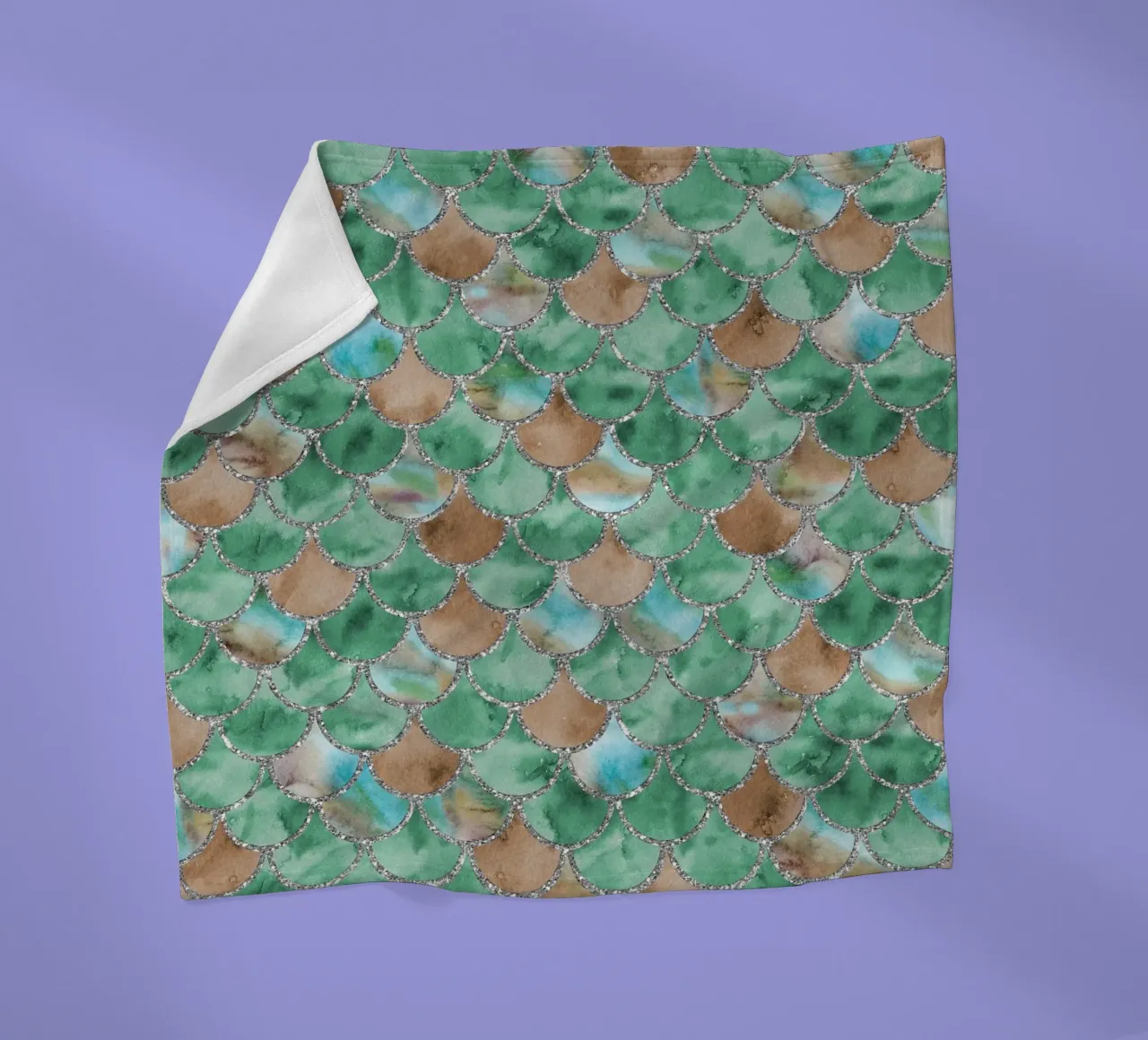 Scaglie di sirena in giada color terra coperta in pile da Happy Littles