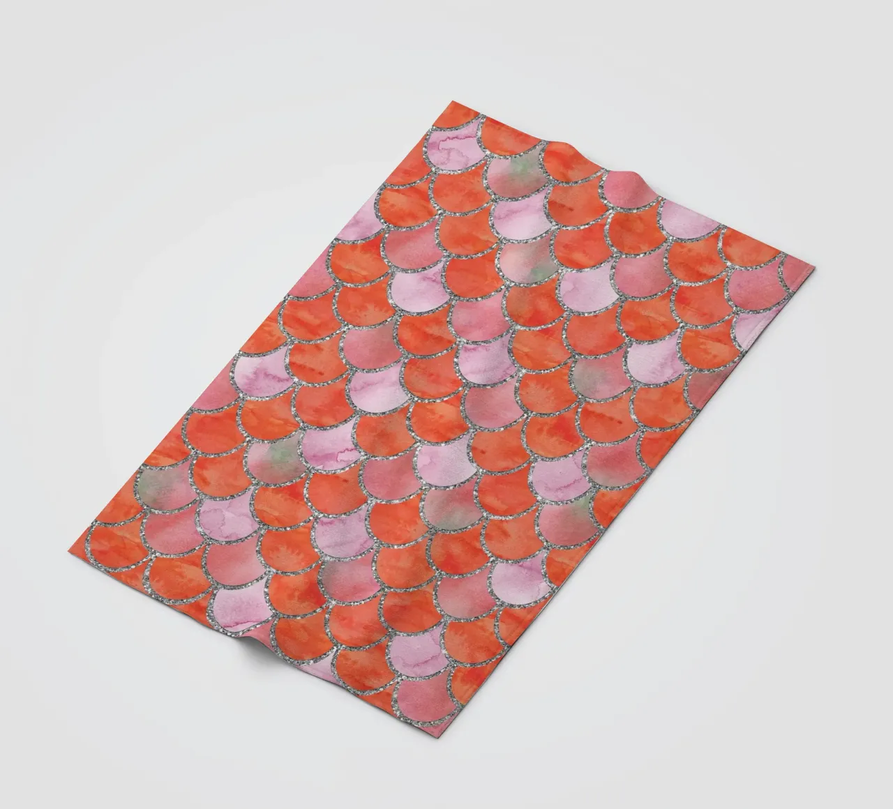 Scaglie di sirena in Tangerine Blush coperta in pile da Happy Littles