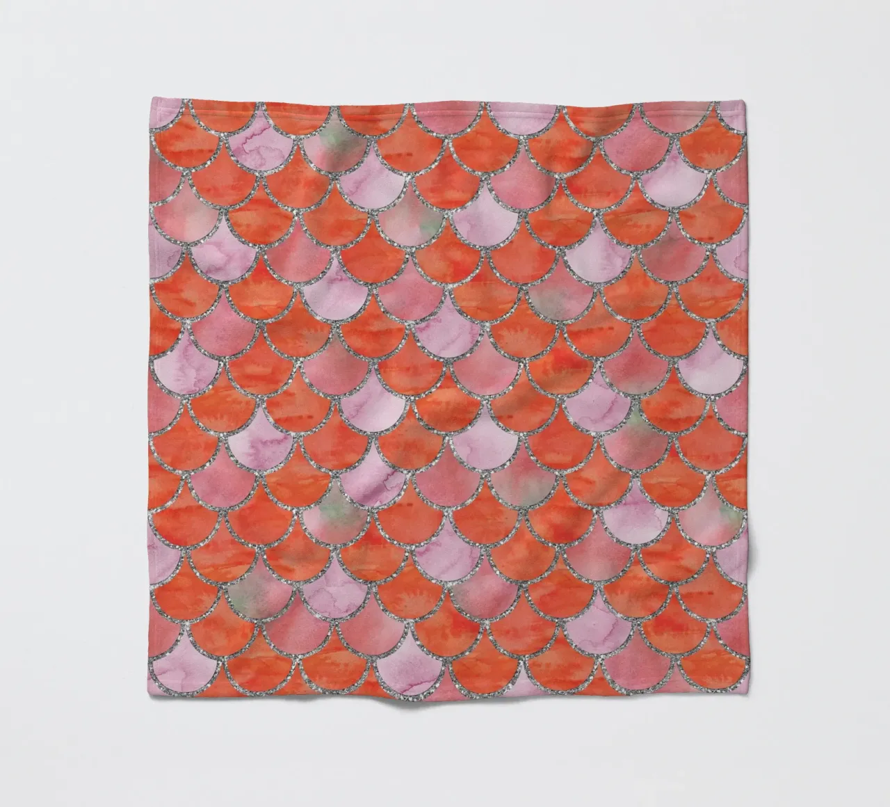 Scaglie di sirena in Tangerine Blush coperta in pile da Happy Littles