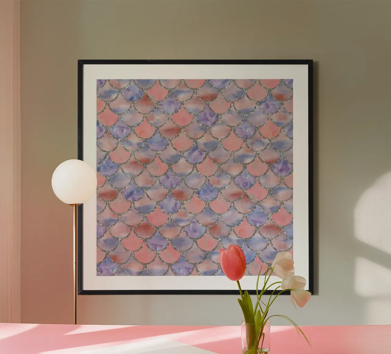 Scaglie di sirena in Lilac Blush poster con telaio in alluminio da Happy Littles