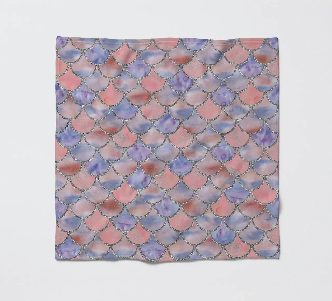 Scaglie di sirena in Lilac Blush coperta in pile da Happy Littles